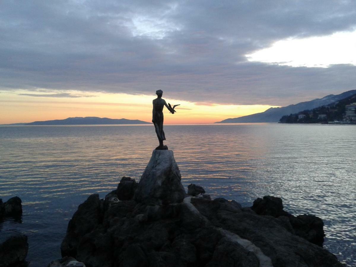 Studio Apartment Vanna - 1St Row To The Sea Opatija Exterior foto